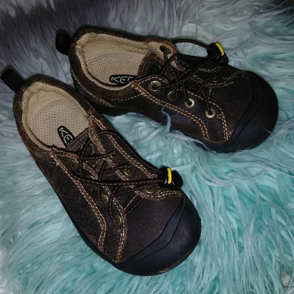 Keens boys size 13